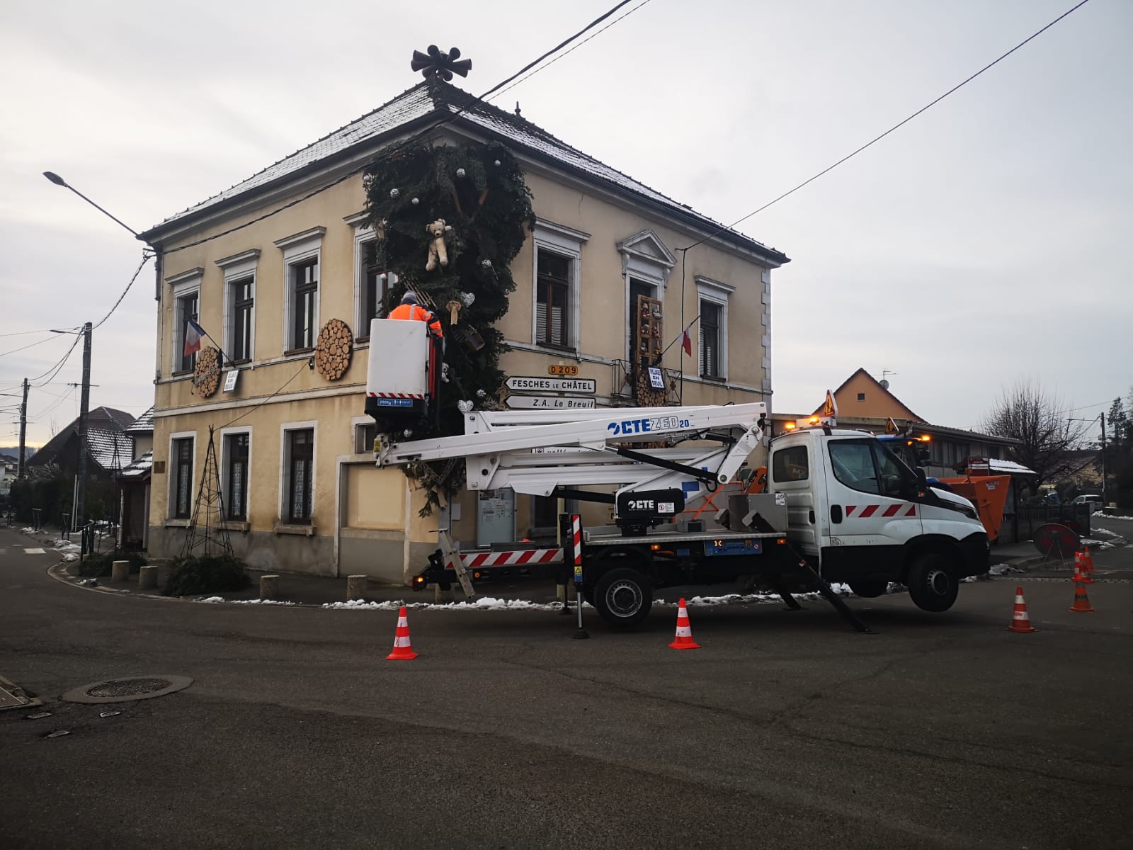 Les lumières s’éteignent, mais pas la flamme