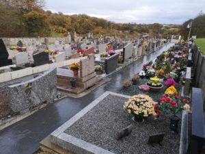 Un cimetière de Toussaint