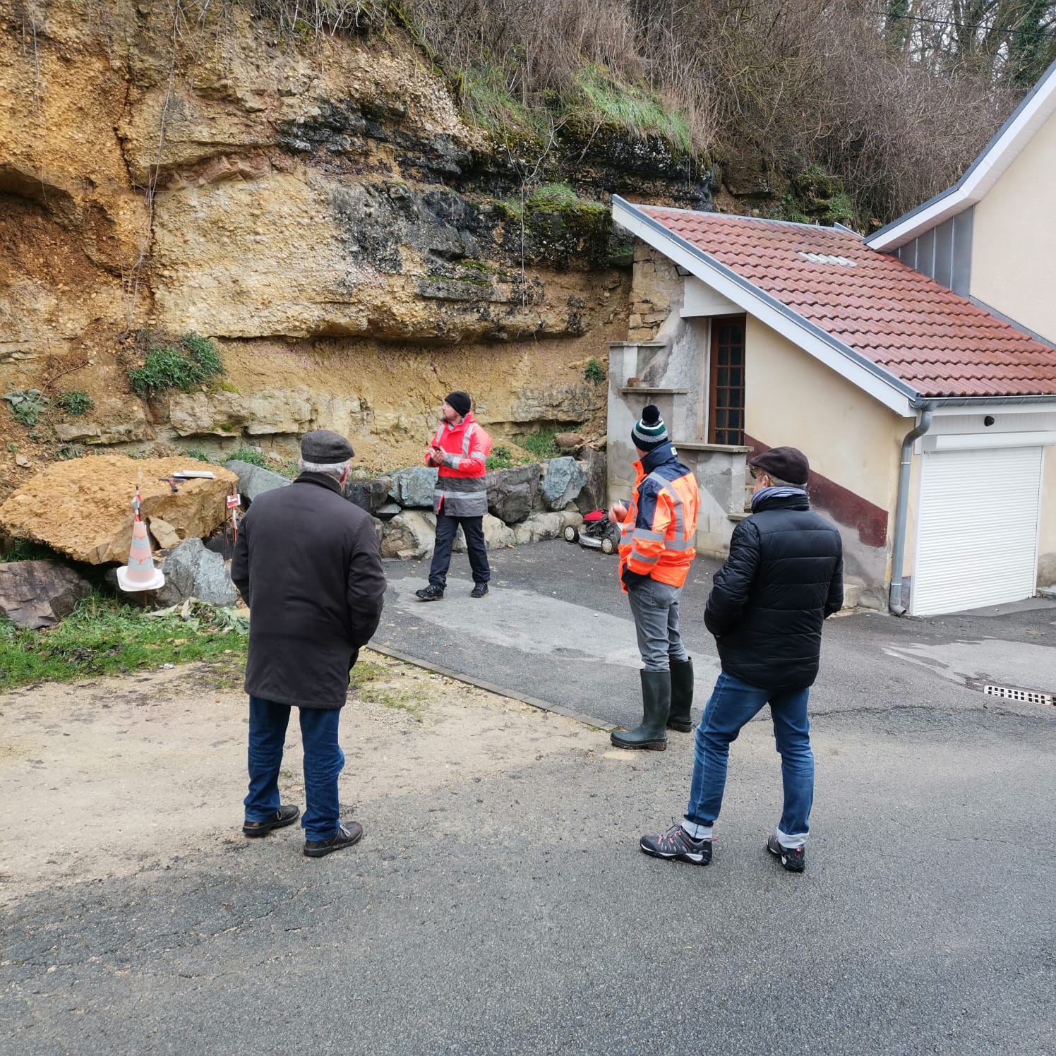 Les roches en observation très attentive