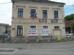 Vide-greniers + Vide-maisons = Vide-village
